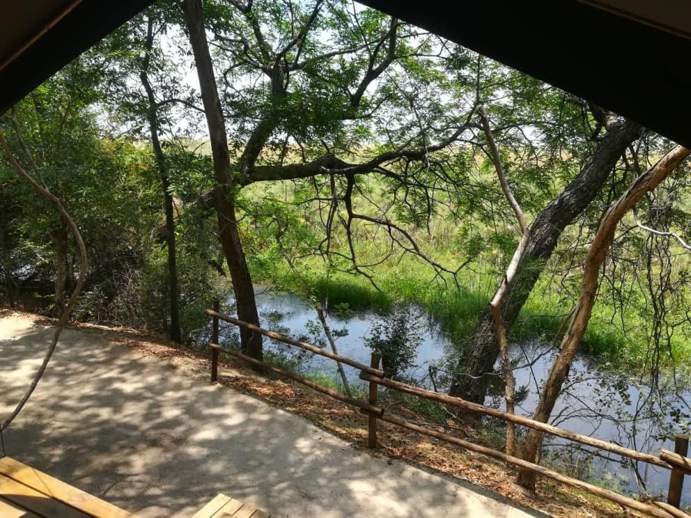 Askiesbos - Samochima Bush Camp Shakawe Luaran gambar