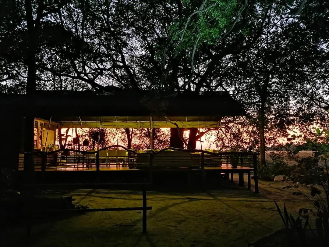Askiesbos - Samochima Bush Camp Shakawe Luaran gambar